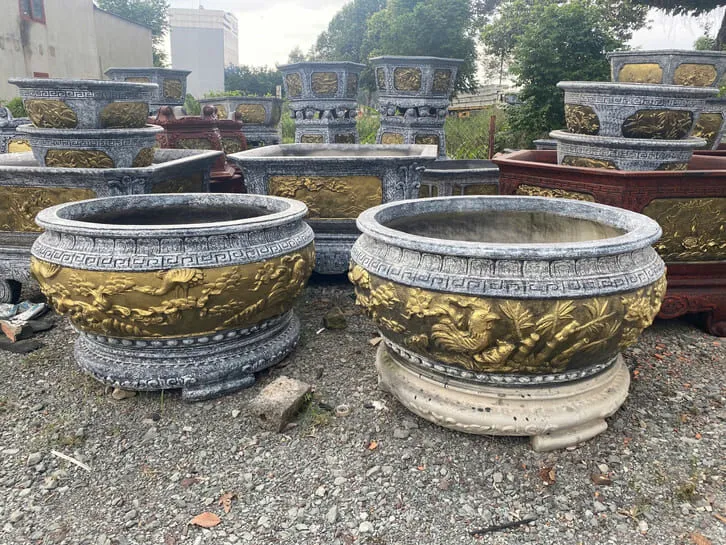 Chậu cây được vẽ màu, chạm khắc nghệ thuật